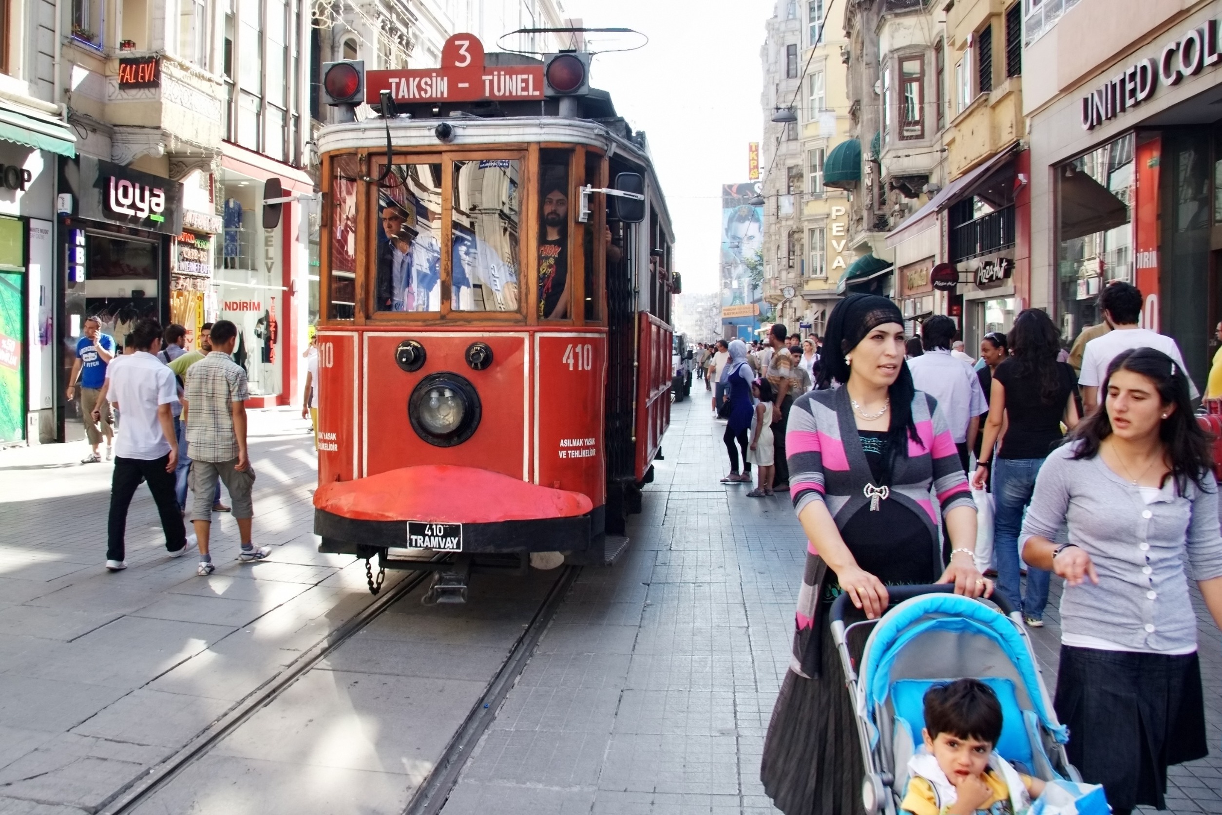 Survive Taksim, Istanbul: Essential Tips & Tricks for Travelers